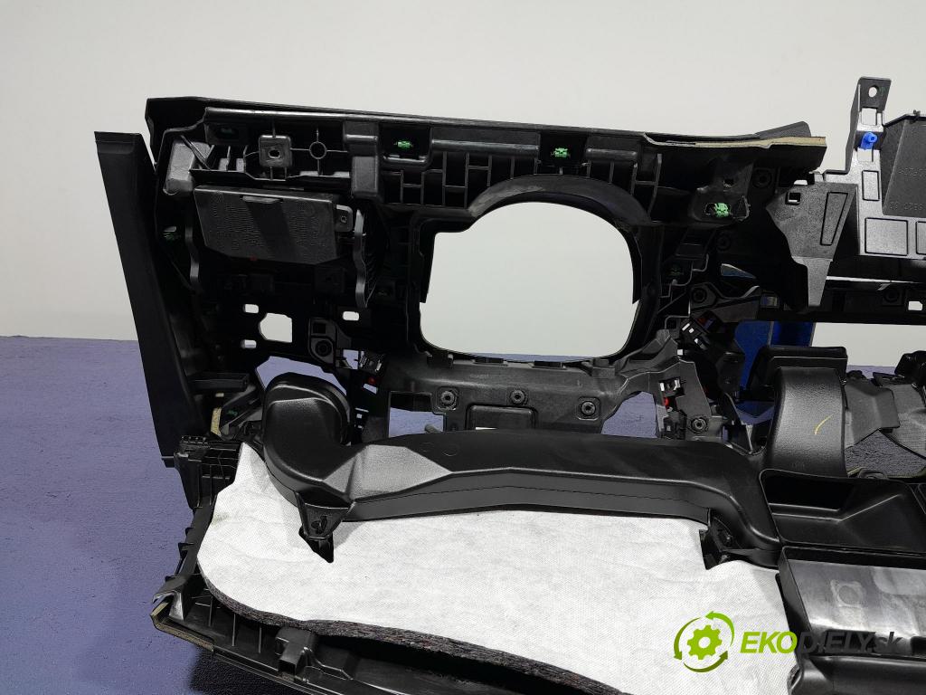 Bmw Seria 2 2021 kokpit,pristrojová doska