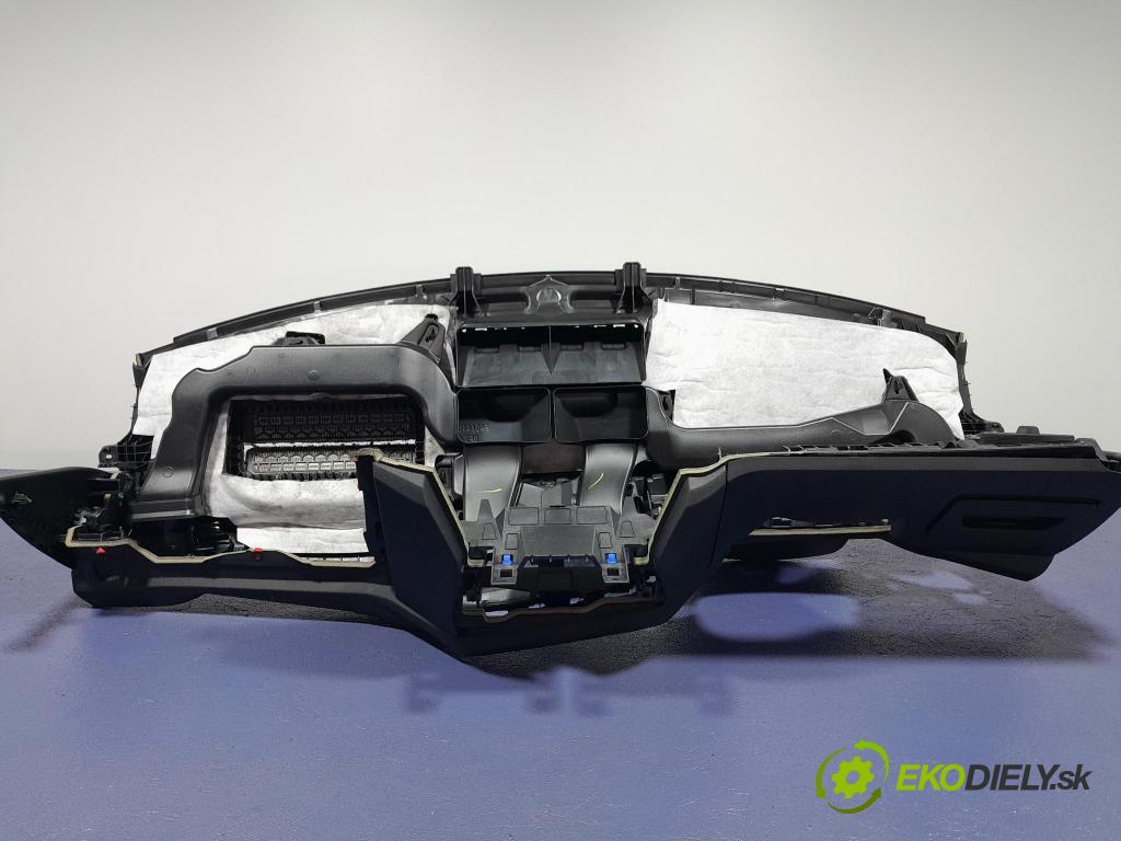 Bmw Seria 2 2021 kokpit,pristrojová doska