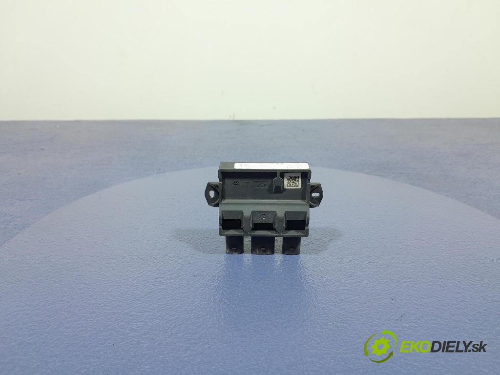 Bmw Seria 2 2021 řídící jednotka 5B32845