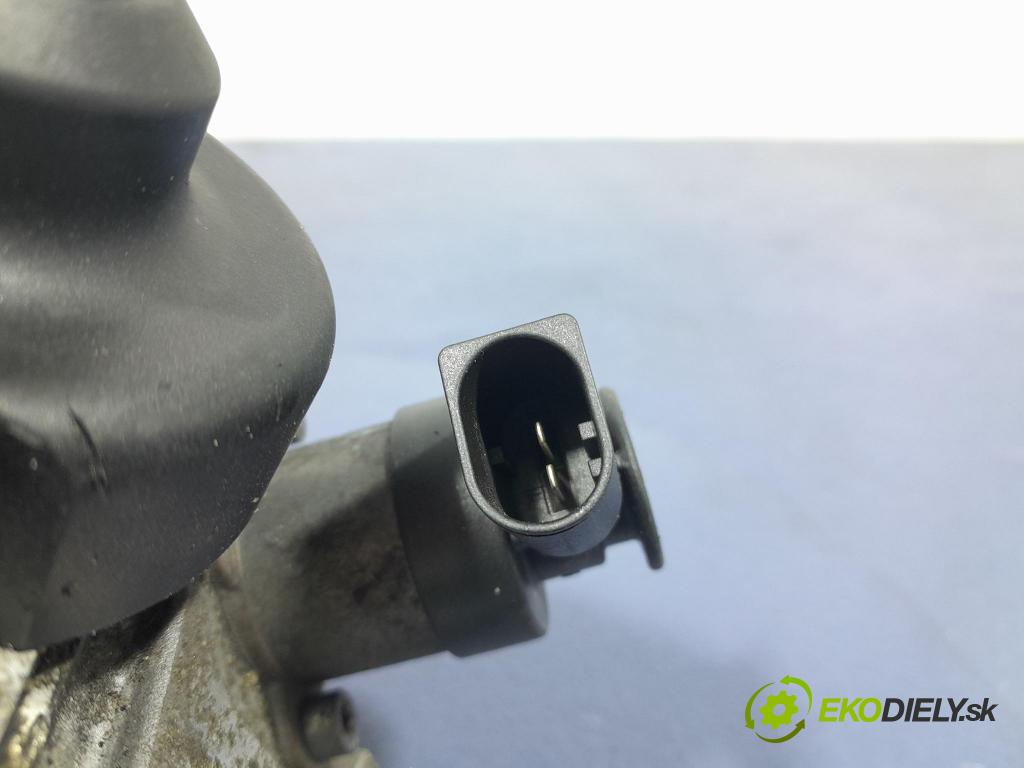 Vw Passat 2009 čerpadlo Injekce: 03L130755