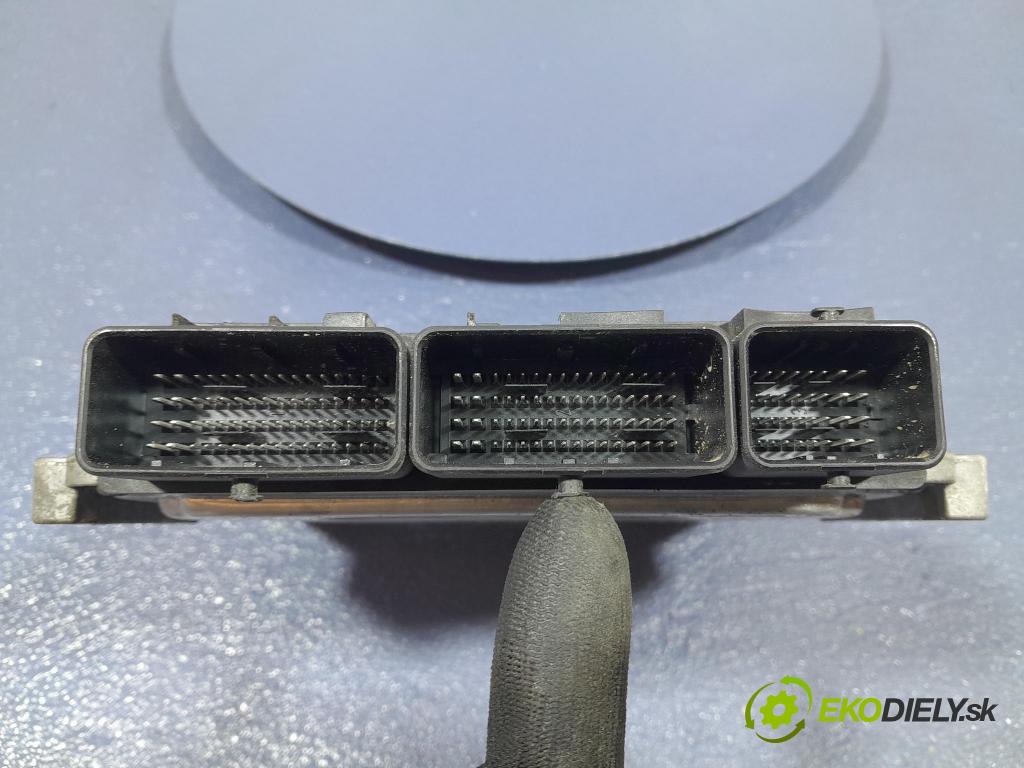 Renault Clio 2014 řídící jednotka Motor: 237102213R