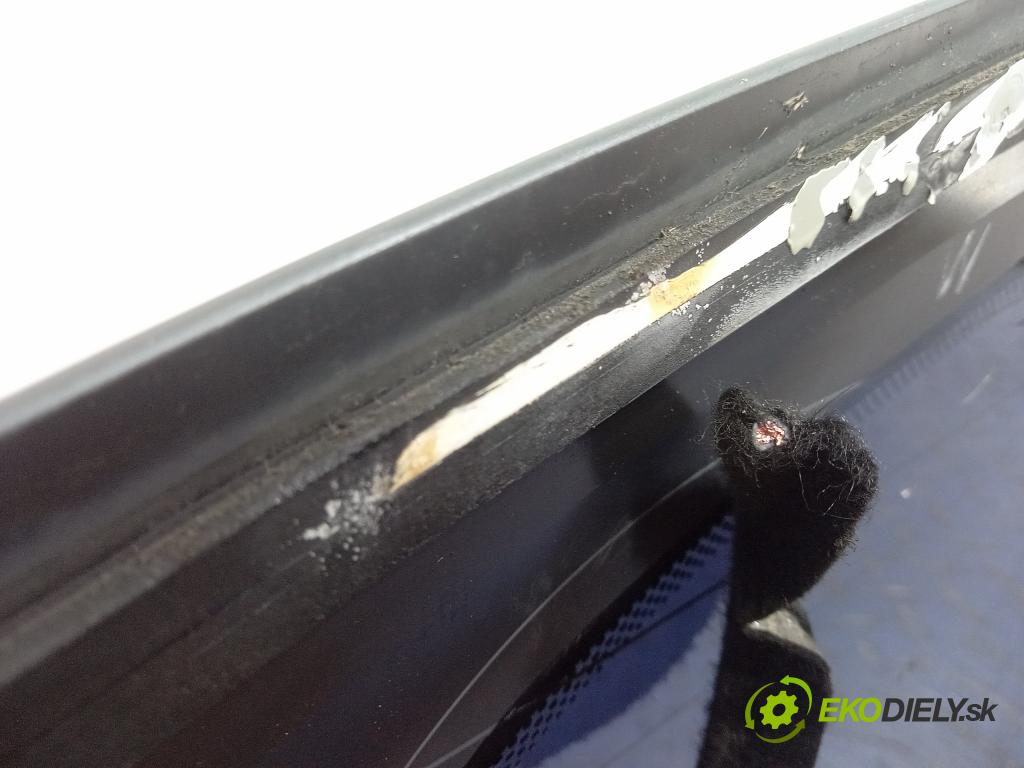 Renault Megane 2009 sklo zadna 01