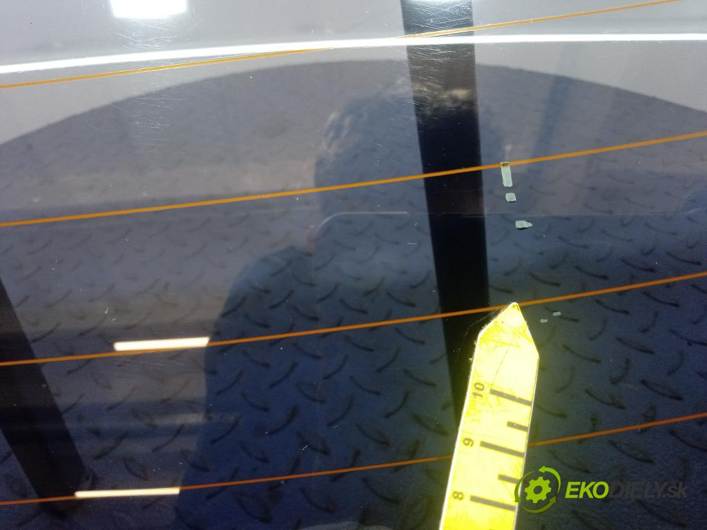 Renault Megane 2009 sklo zadna 01