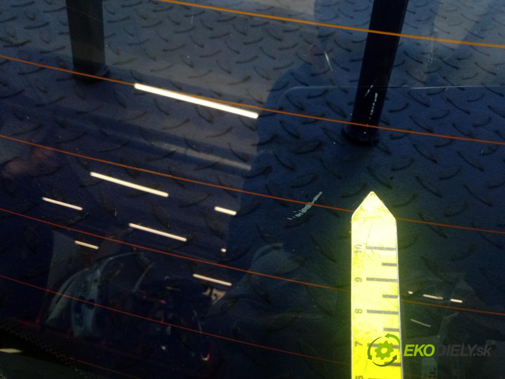 Renault Megane 2009 sklo zadna 01