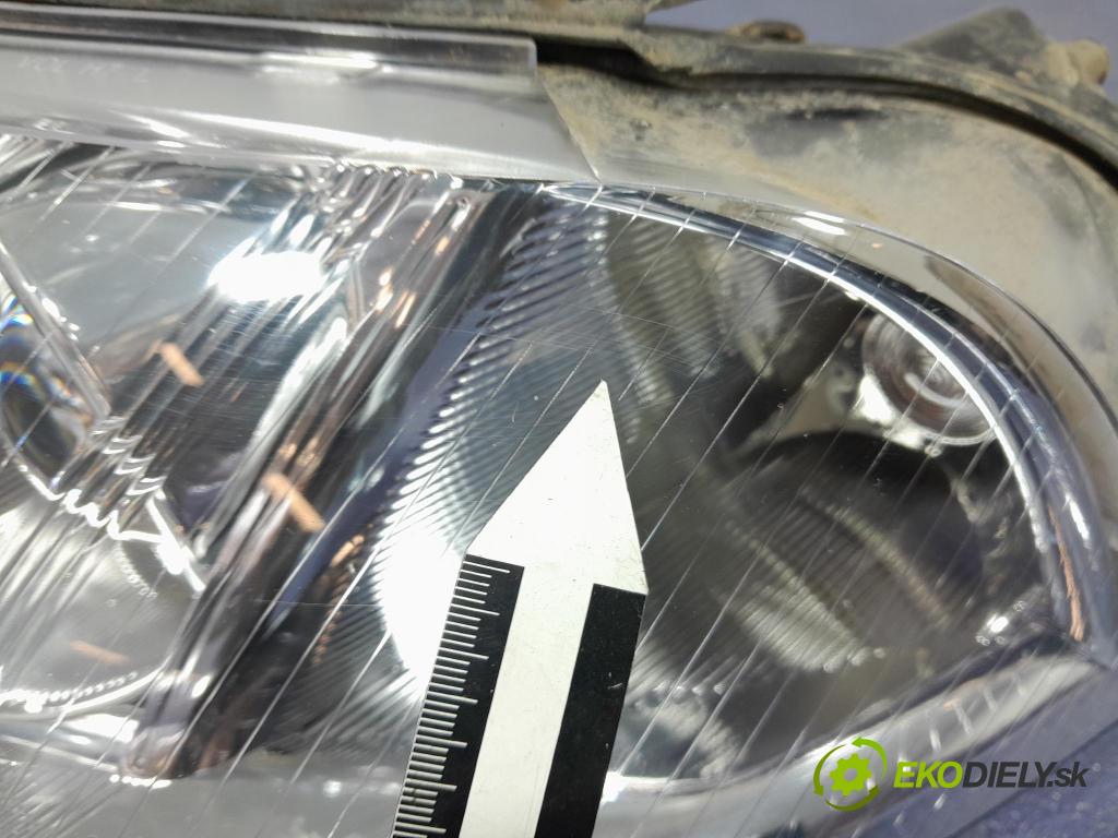 Vw Passat 2004 Reflektor: Vľavo: