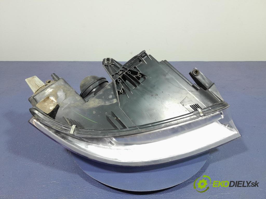 Vw Passat 2004 Reflektor: Vľavo: