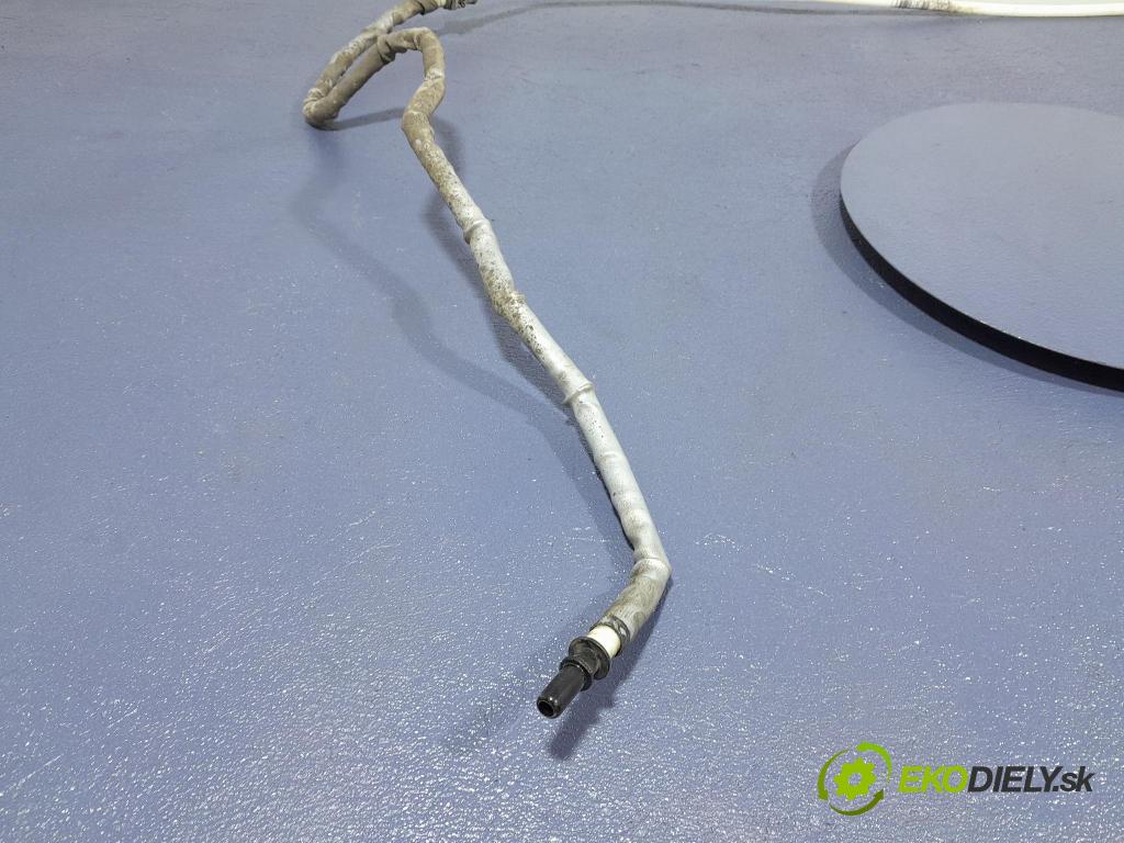 Bmw Seria 2 2021 rúrka paliva 7300625