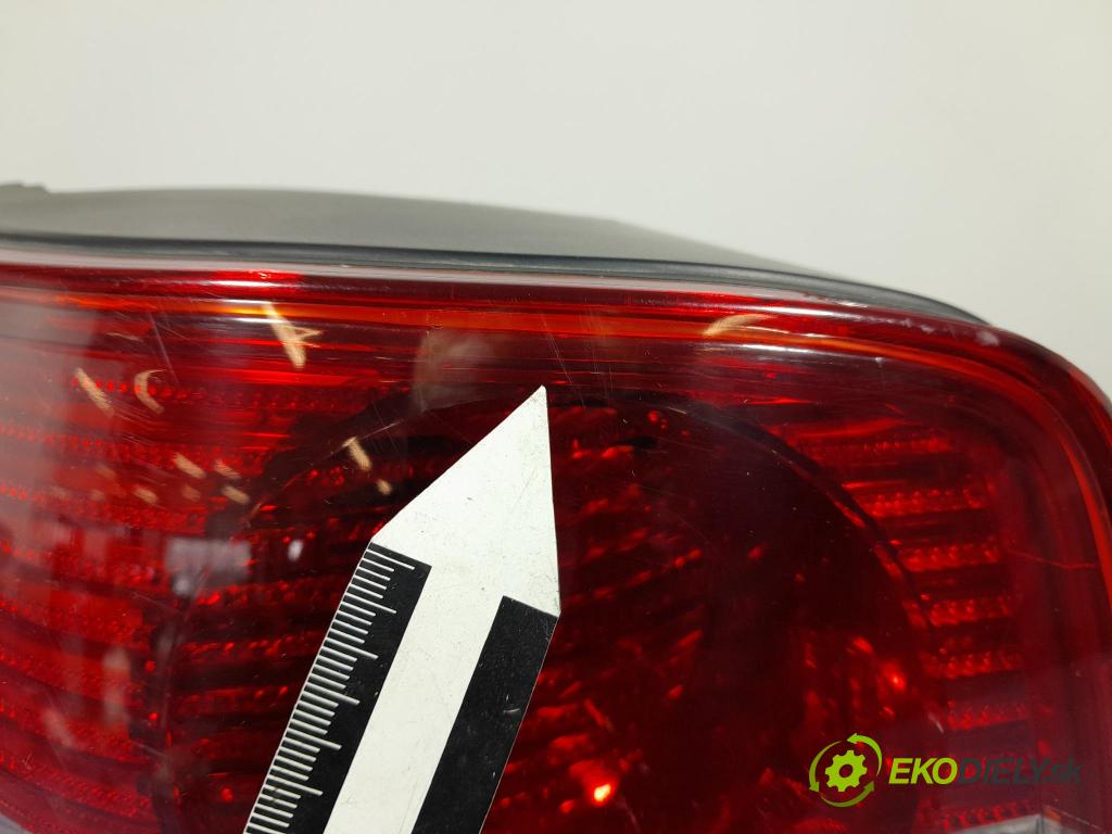 Vw Passat 2004 svetlo / reflektor zad ľavá Vonkajsia: