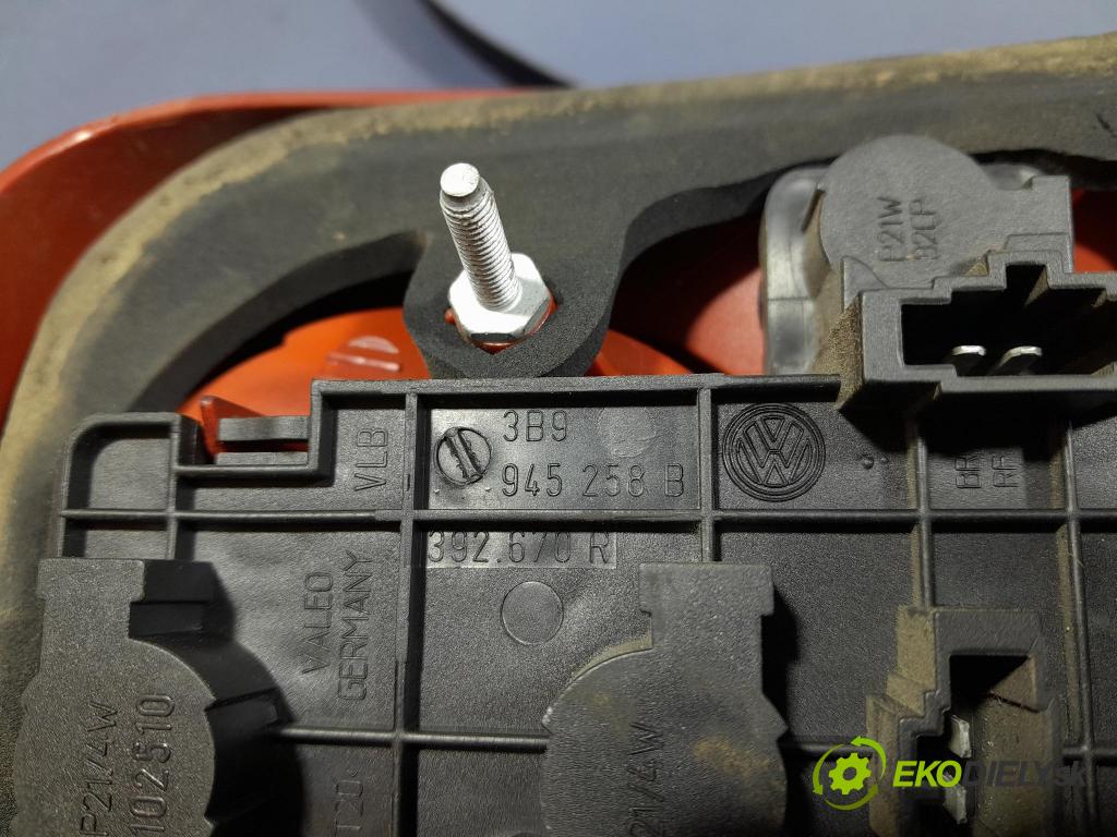 Vw Passat 2004 svetlo / reflektor zad Prava: Vonkajsia: