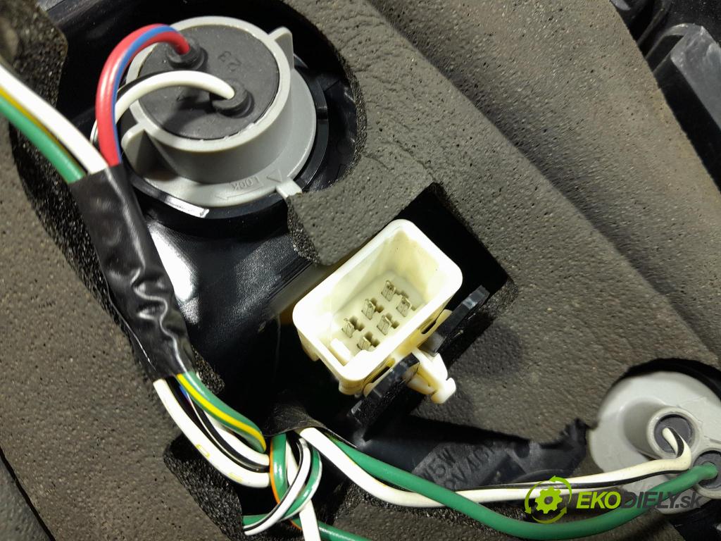 Toyota Prius 2007 světlo Zad: levá Mimo: A046040