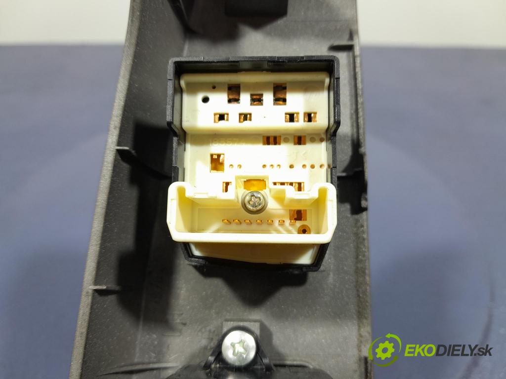 Toyota Prius 2007 prepínač Okná: 84820-47050