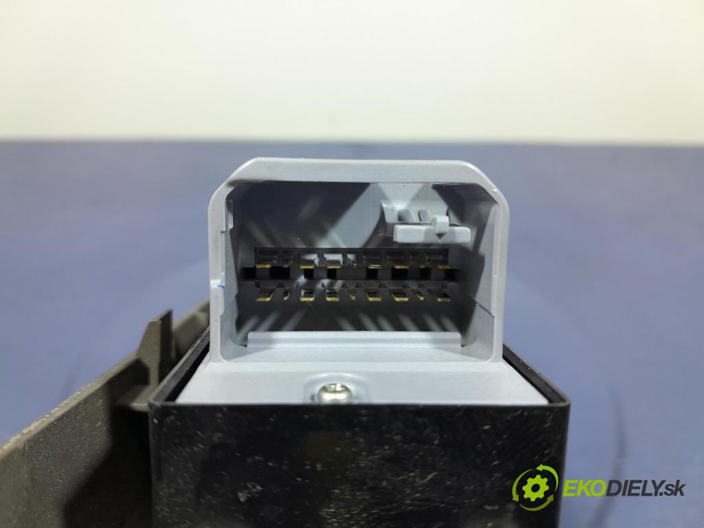 Toyota Prius 2007 prepínač Okná: 84820-47050