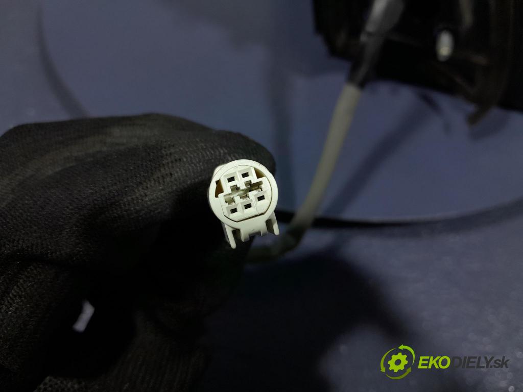 Toyota Prius 2007 zrkadlo Vľavo: 012227