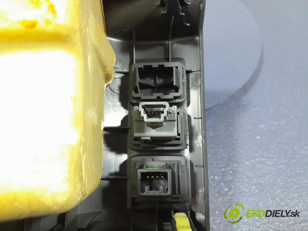 Toyota Prius 2007 kryt Plast: Interiéry: 55045-4707