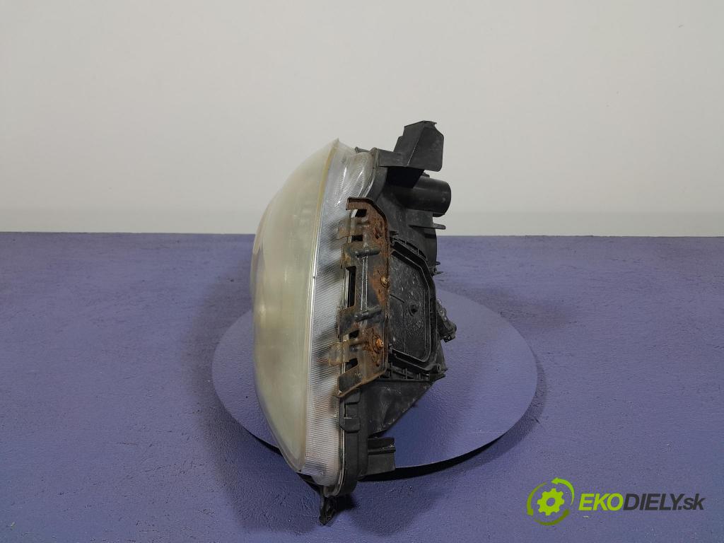 Toyota Prius 2007 Reflektor: v pravo: