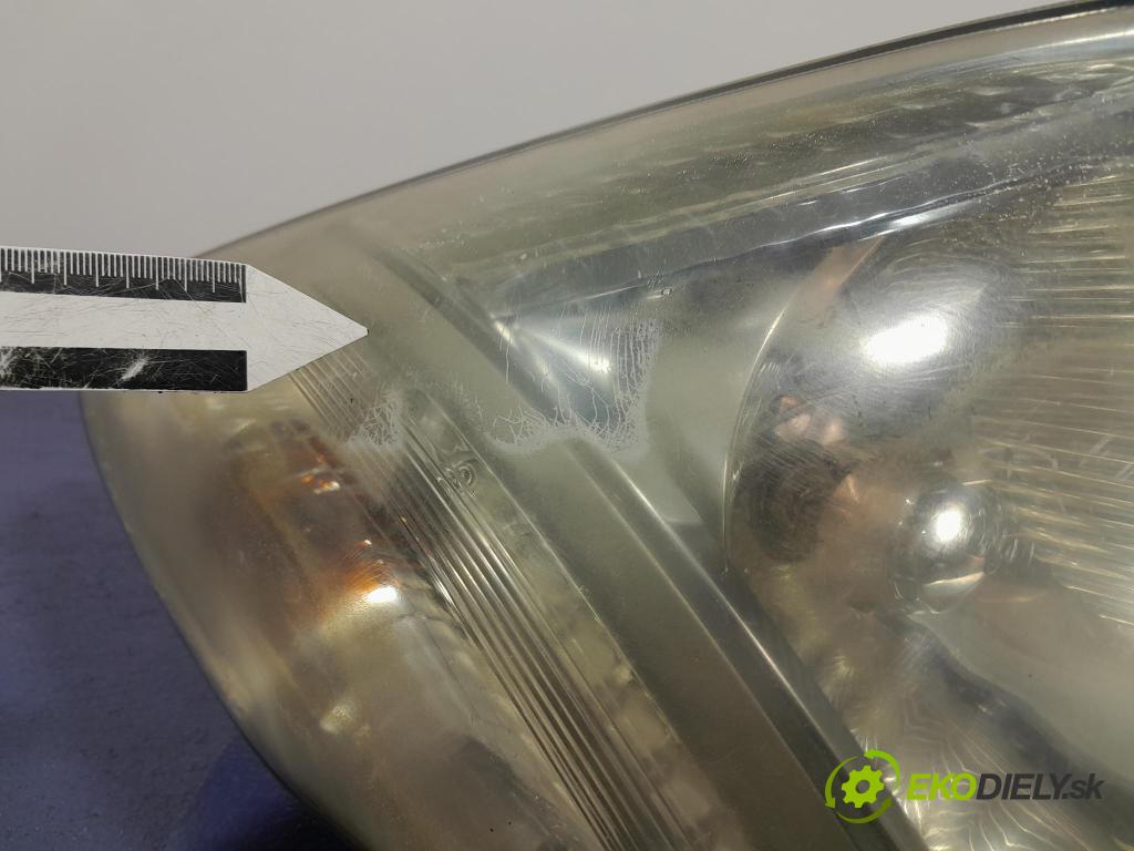 Toyota Prius 2007 Reflektor: v pravo: