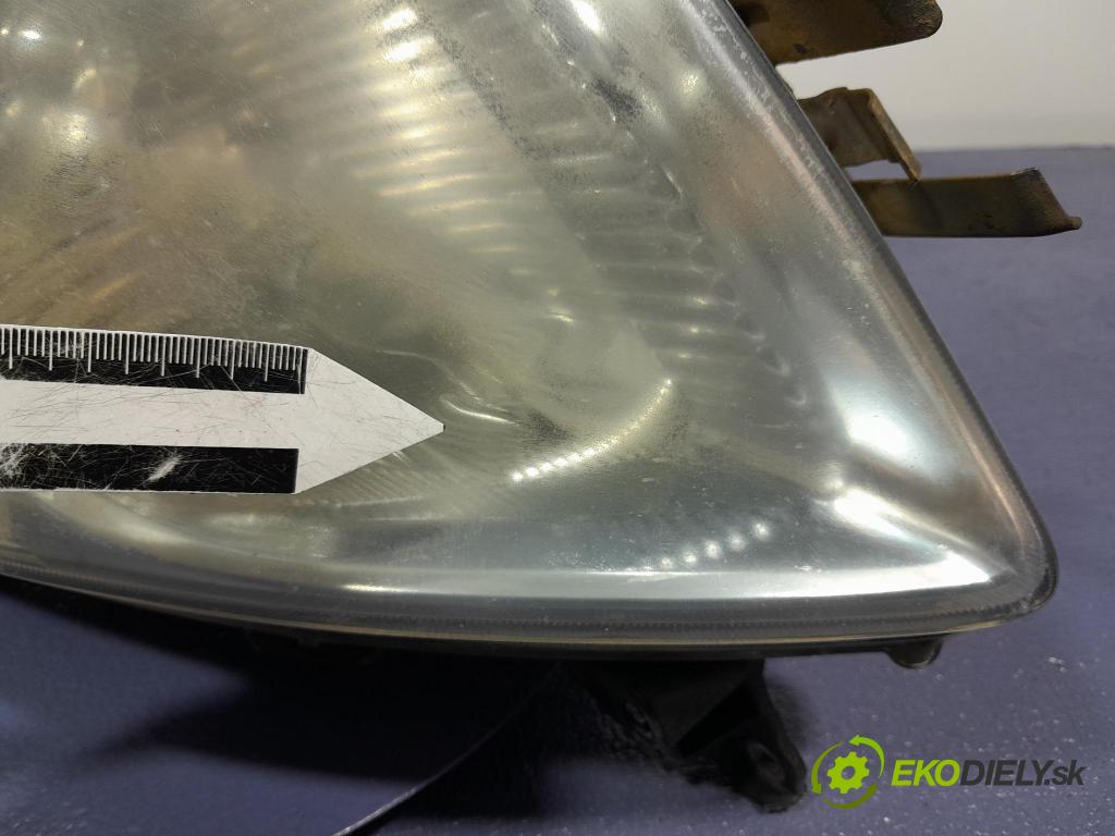 Toyota Prius 2007 Reflektor: v pravo: