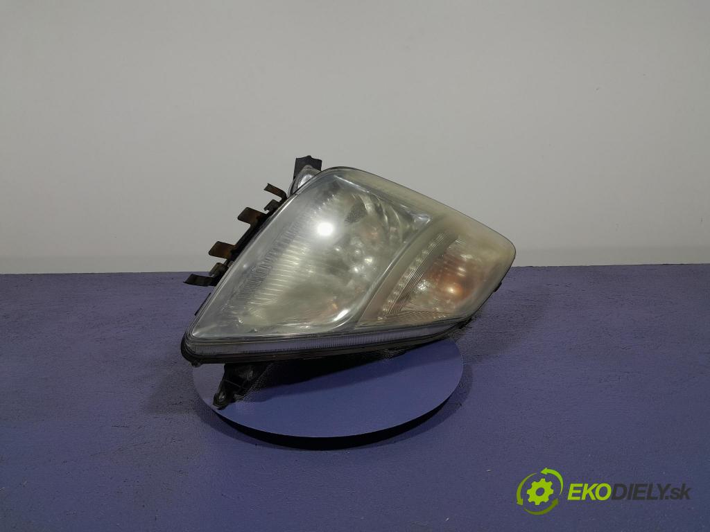 Toyota Prius 2007 Reflektor: Vľavo: