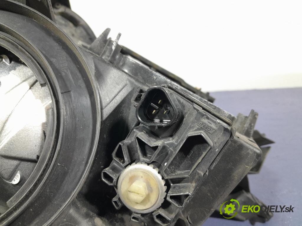 Toyota Prius 2007 Reflektor: Vľavo: