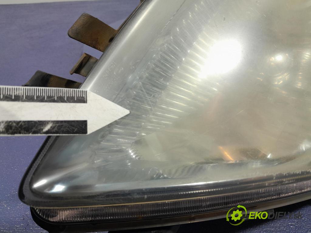 Toyota Prius 2007 Reflektor: Vľavo: