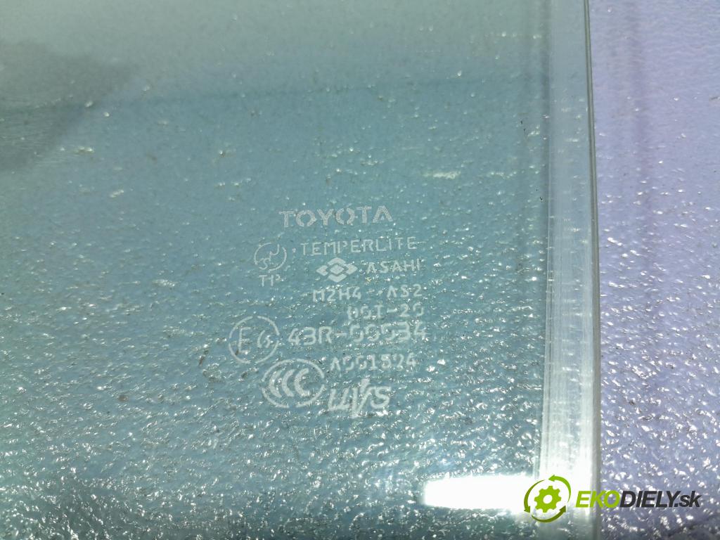 Toyota Prius 2007 sklo dveře před levá 