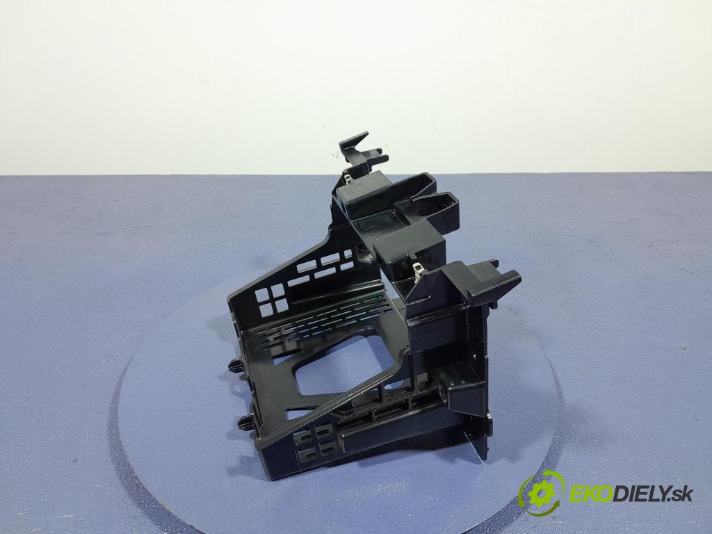 Mercedes Sprinter 2016 kryt Plast: Interiéry: A9066891931