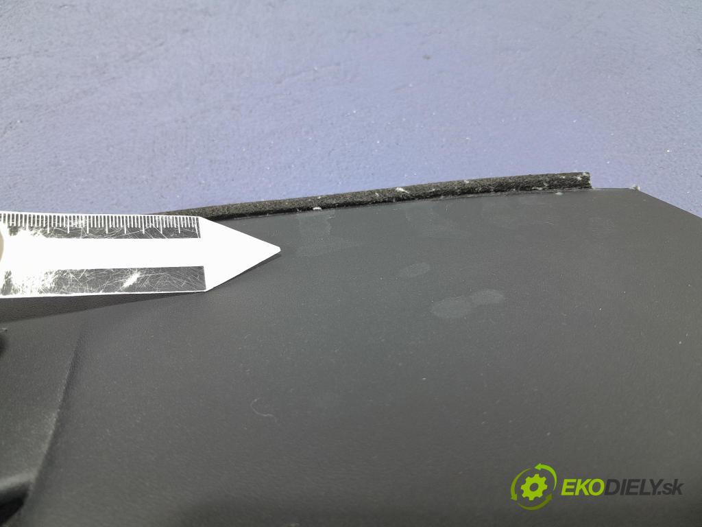 Toyota Prius 2007 kokpit,pristrojová doska