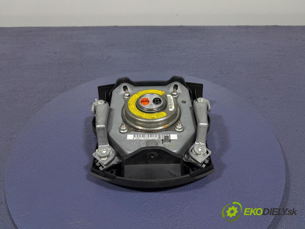 Toyota Prius 2007 kokpit,přistrojova deska 