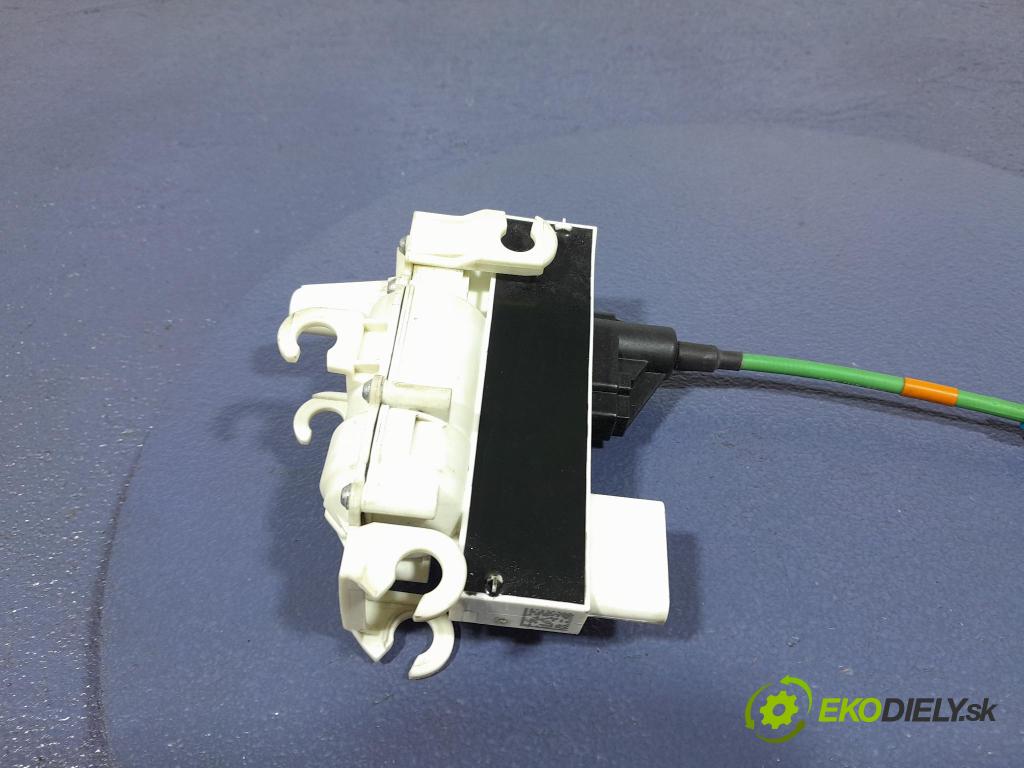 Bmw M5 2019 zámok dvere Predné v pravo: 7480740