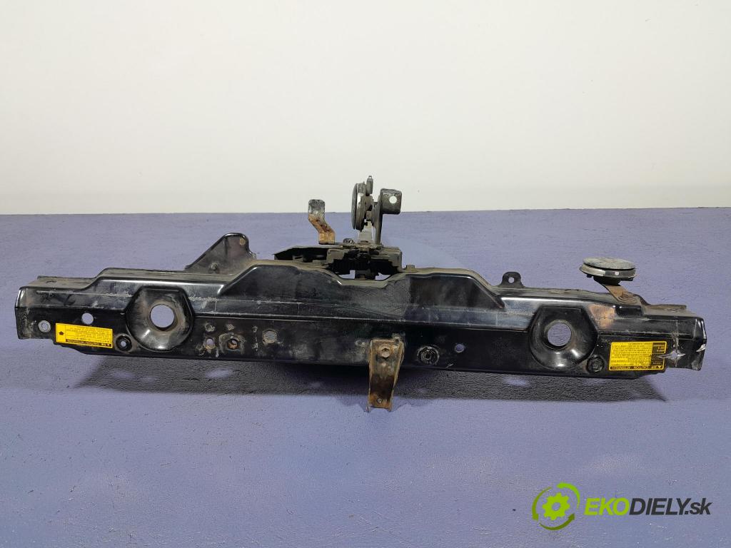 Toyota Prius 2007 výstuha Predné: / pas predný