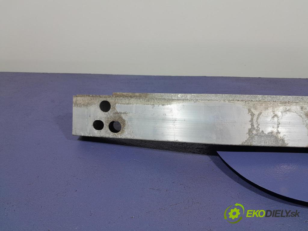 Toyota Prius 2007 výstuha narazník Predné