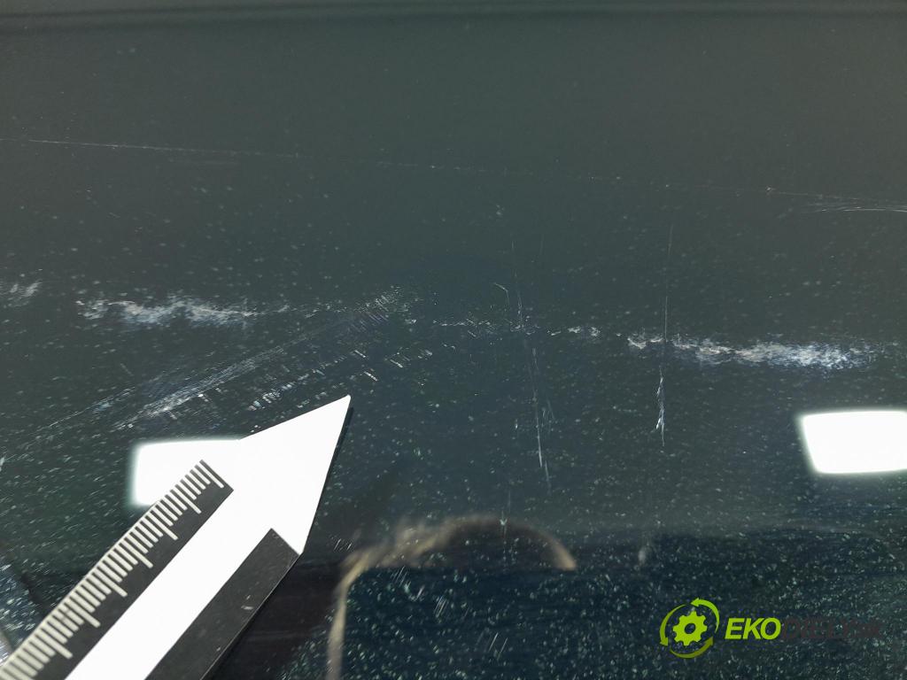 Bmw M5 2019 sklo dvere zad Prava: