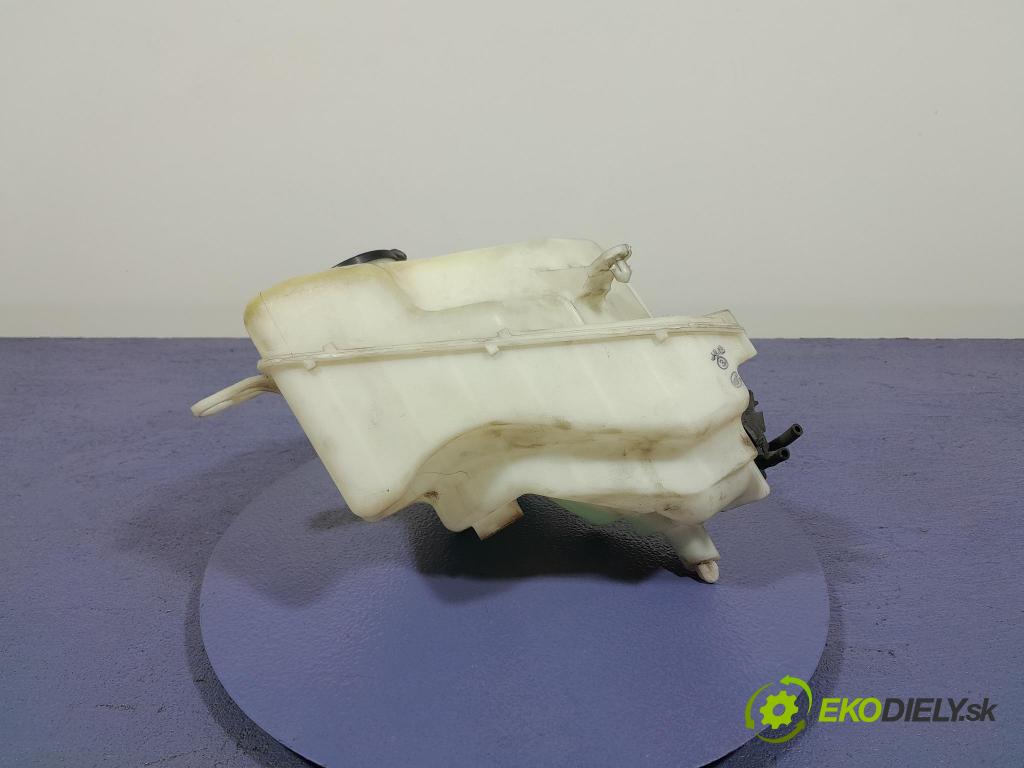 Toyota Prius 2007 nádržka Podložka: 060851-145