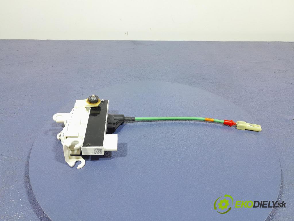 Bmw M5 2019 zámok dvere zad Vľavo: 7480741