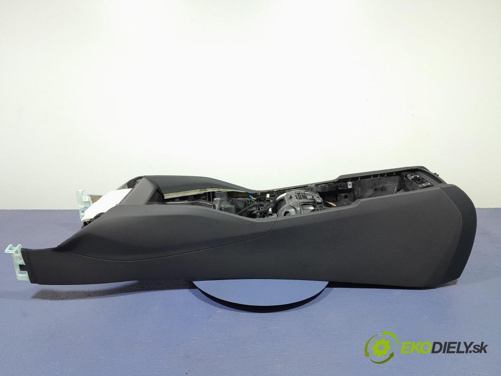 Bmw M5 2019 tunel Stredný: