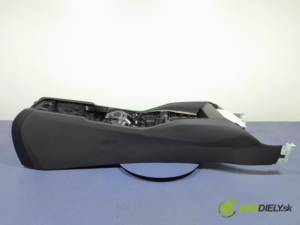 Bmw M5 2019 tunel Stredný: