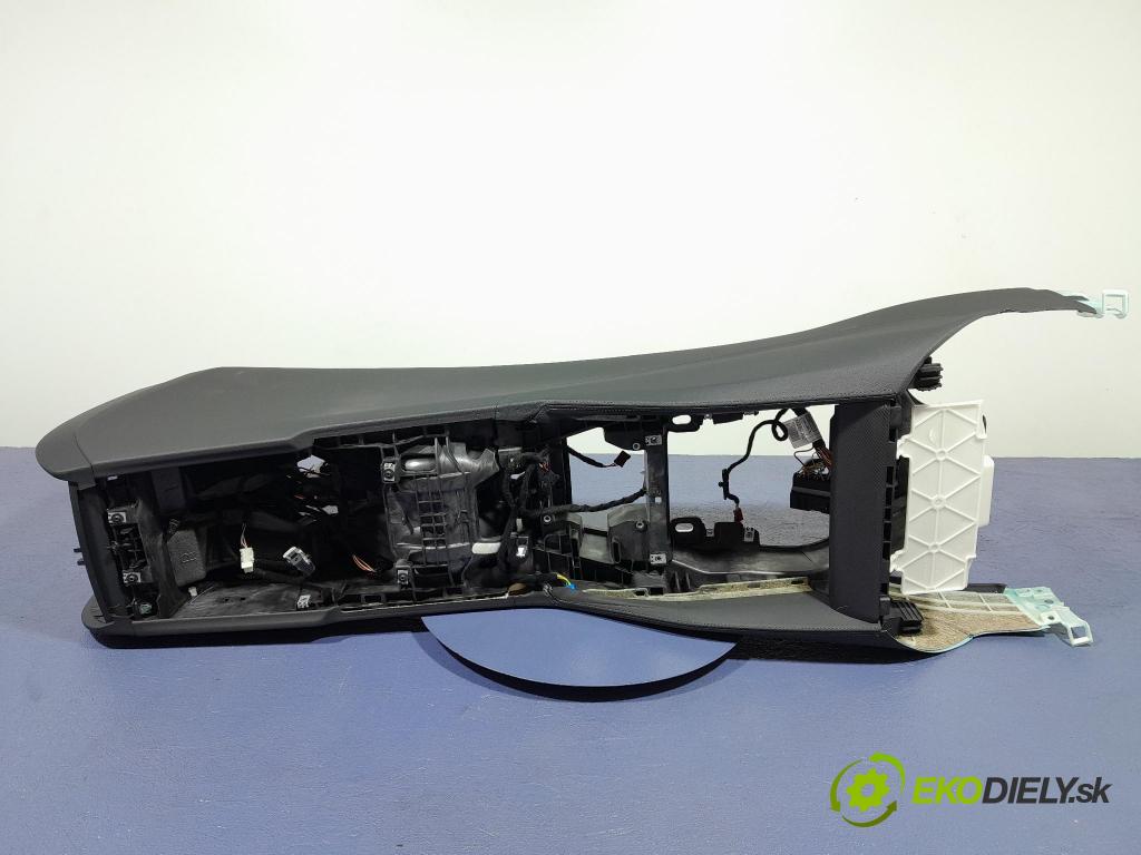 Bmw M5 2019 tunel Stredný: