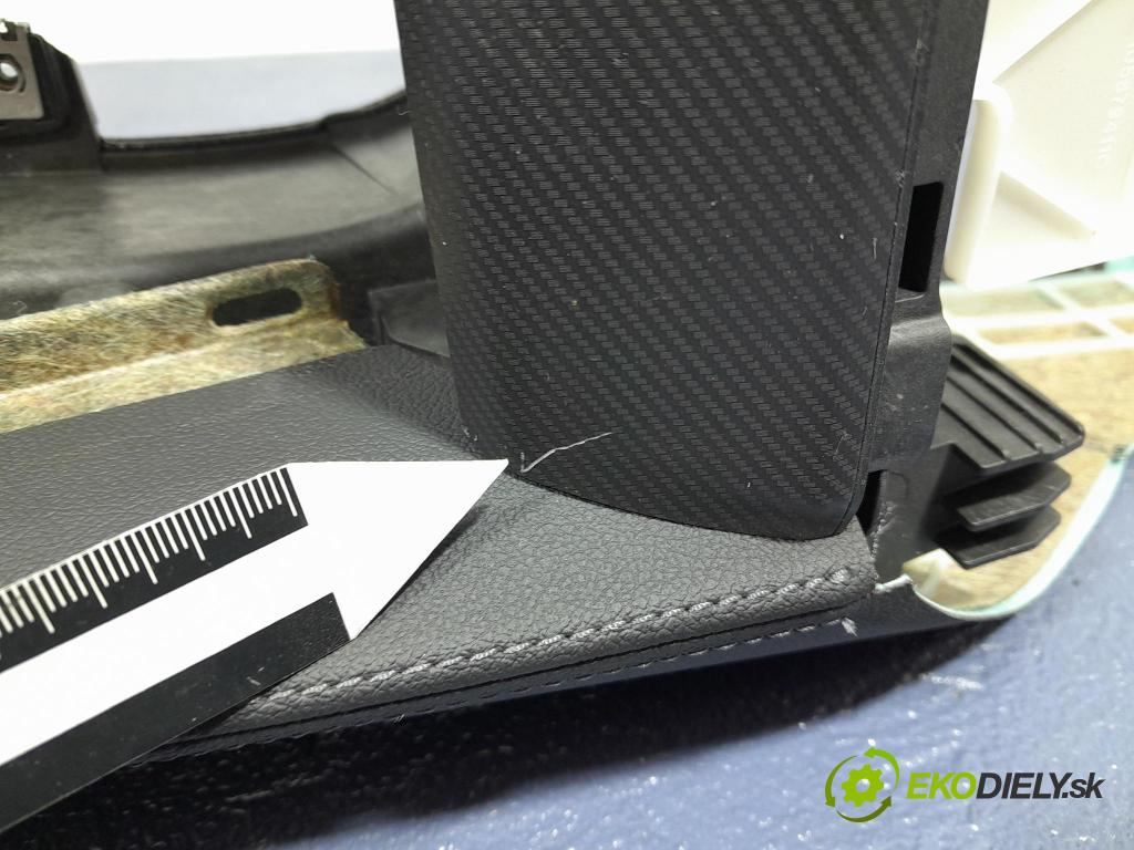 Bmw M5 2019 tunel Stredný: