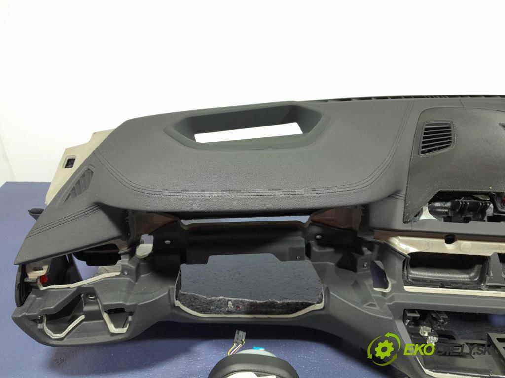 Bmw M5 2019 kokpit,pristrojová doska