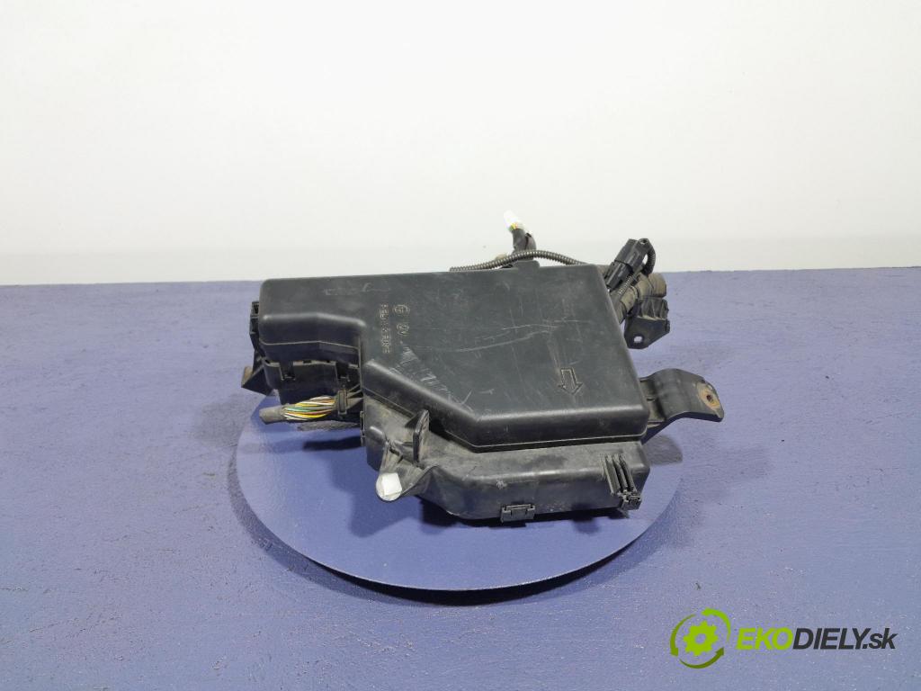 Toyota Prius 2007 skříňka Pojistky