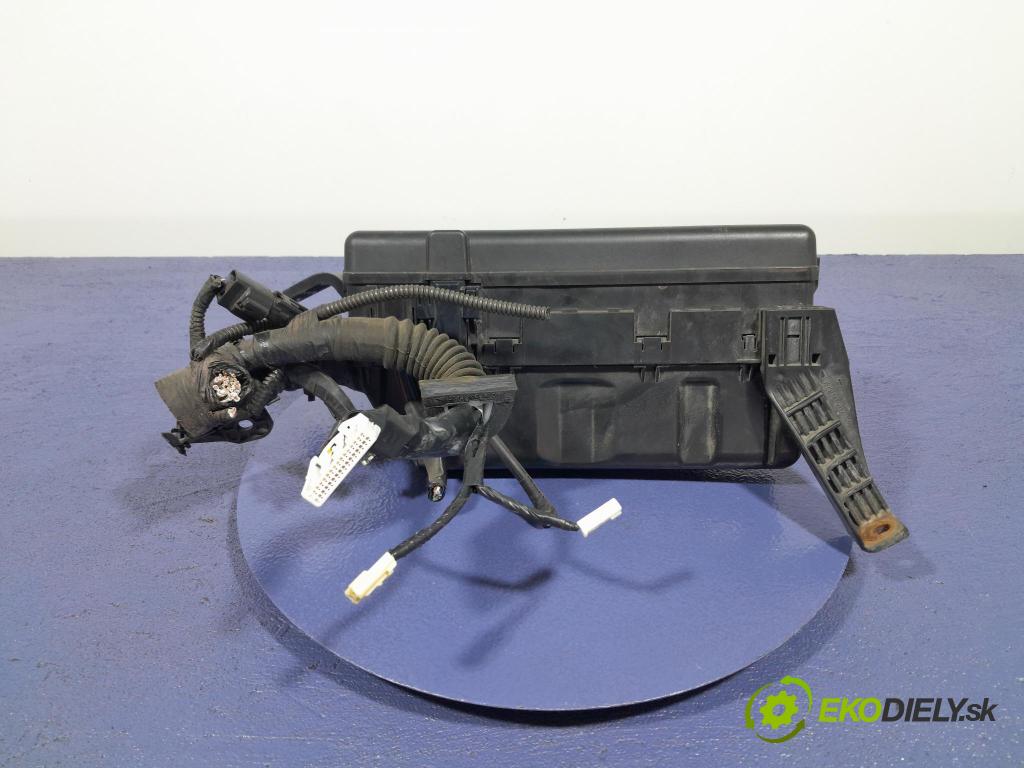 Toyota Prius 2007 skříňka Pojistky