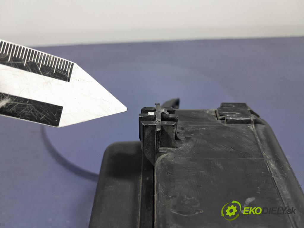 Toyota Prius 2007 skříňka Pojistky