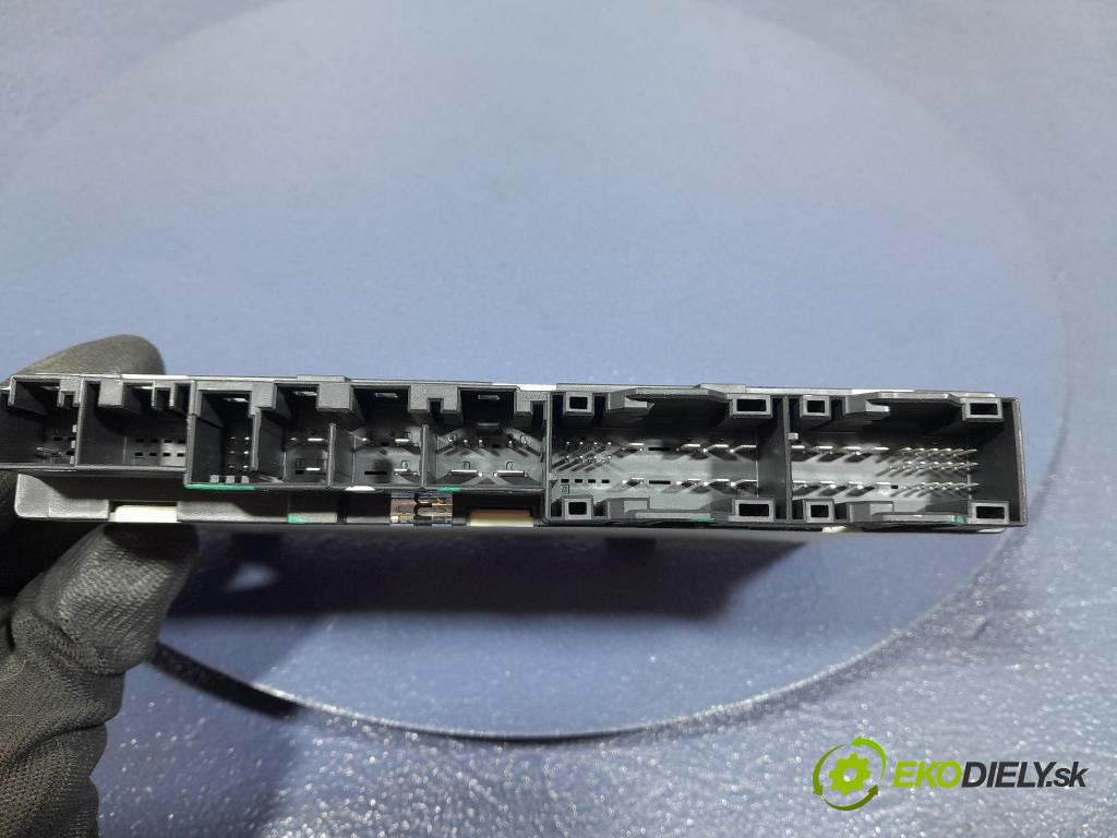 Bmw M5 2019 řídící jednotka Sedačka: 9891564