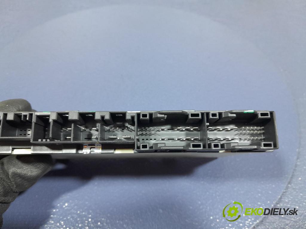 Bmw M5 2019 řídící jednotka Sedačka: 9891564