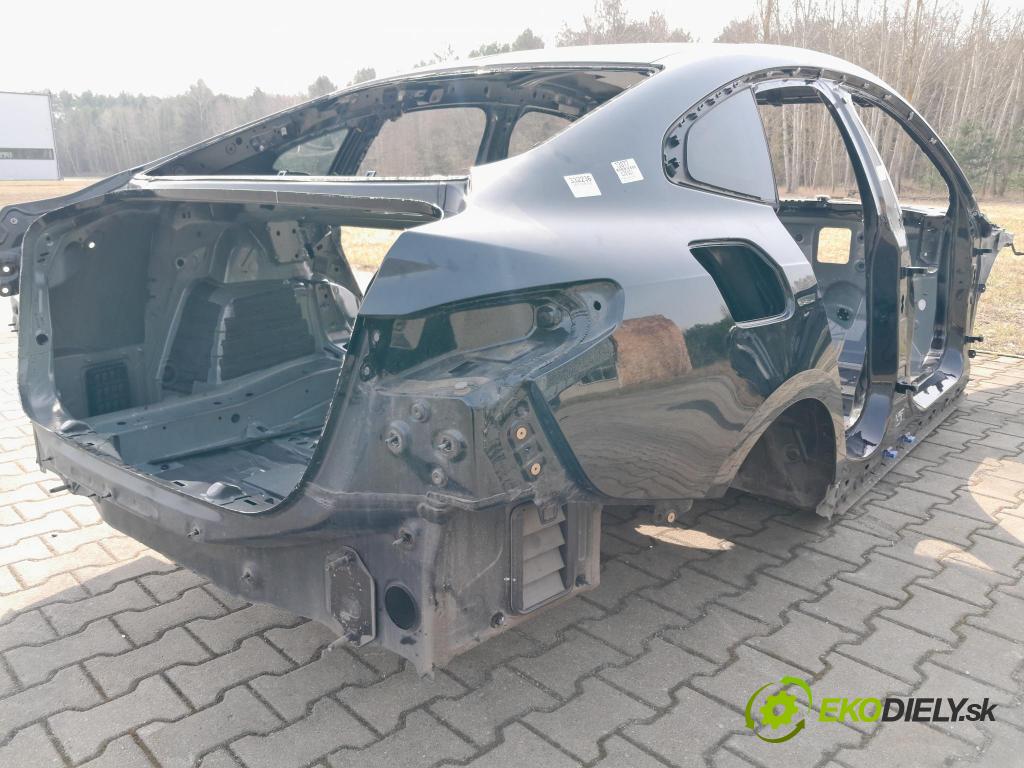 Bmw Seria 2 2021 blatník zad v pravo: