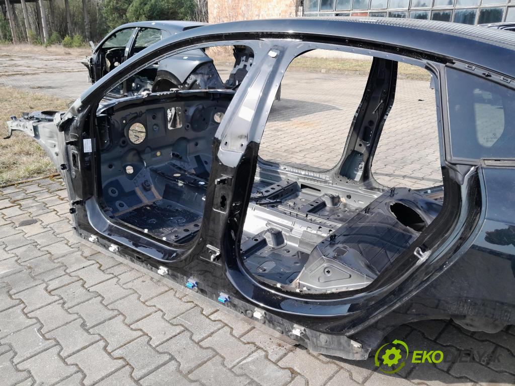 Bmw Seria 2 2021 Práh: Vľavo: