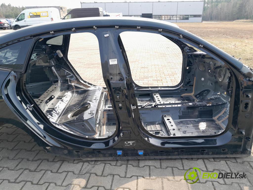 Bmw Seria 2 2021 Práh: v pravo: