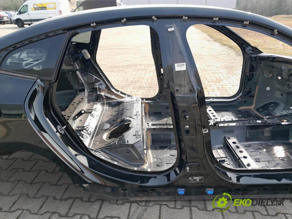 Bmw Seria 2 2021 Práh: v pravo: