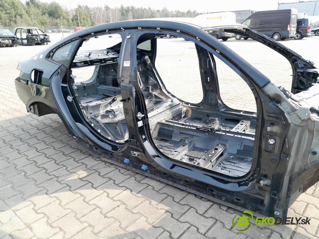 Bmw Seria 2 2021 Práh: v pravo: