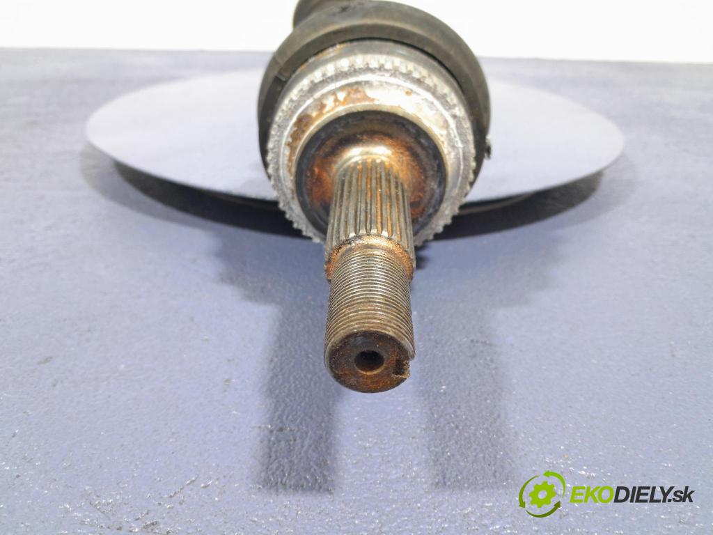 Toyota Prius 2007 poloos levá před 